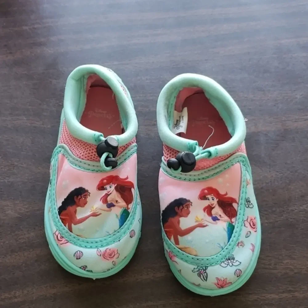 DISNEY PRINCESS WATER SHOES‎ SIZE 7/8 Gently worn